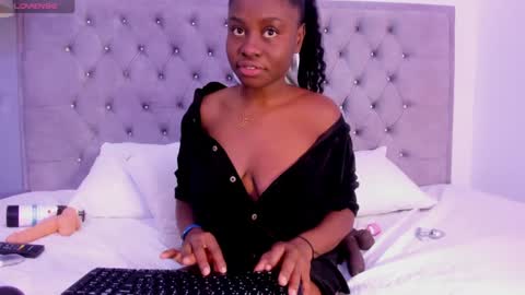 Ebony Lisbeth Horny online show from December 11, 2024, 2:06 pm