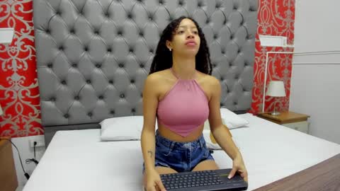 little_carolain online show from December 24, 2024, 3:40 pm