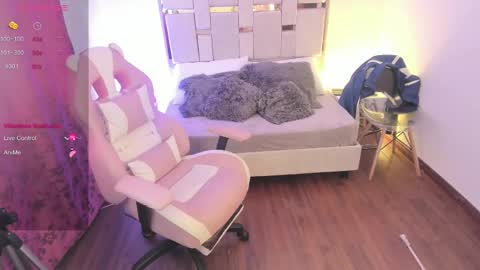 liz_girl22 online show from January 2, 2025, 4:36 pm