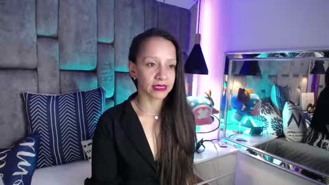 llamavioleta_ online show from November 25, 2024, 1:38 pm