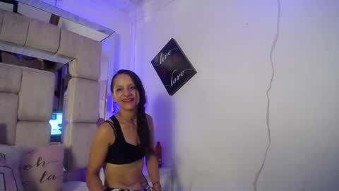 llamavioleta_ online show from December 5, 2024, 10:26 pm