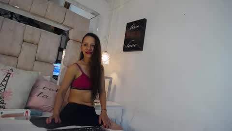 llamavioleta_ online show from December 3, 2024, 7:51 pm