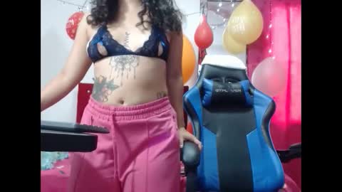 lola_fiery online show from December 27, 2024, 8:06 pm