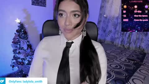 lolaasmith_21 online show from January 3, 2025, 9:23 pm