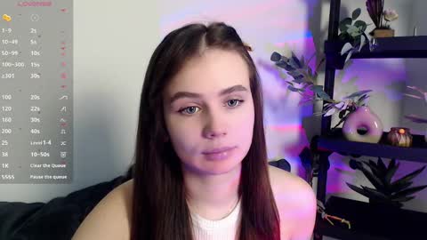 lolapalmer_ online show from November 18, 2024, 7:29 pm