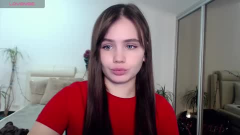 lolapalmer_ online show from November 19, 2024, 7:25 pm