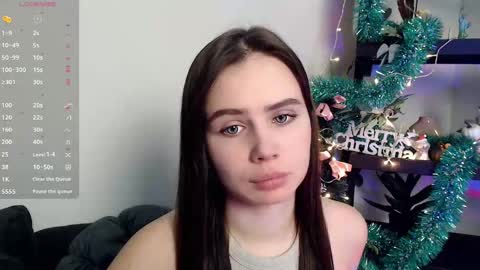 lolapalmer_ online show from December 16, 2024, 8:09 pm