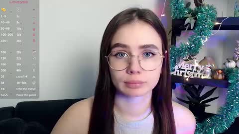 lolapalmer_ online show from December 28, 2024, 7:44 pm