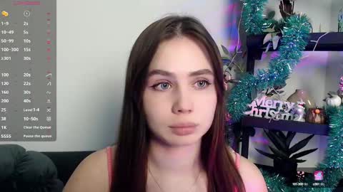 lolapalmer_ online show from December 30, 2024, 8:19 pm