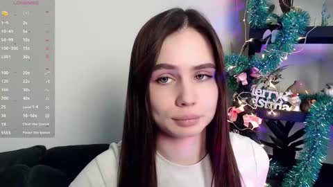 lolapalmer_ online show from December 19, 2024, 7:35 pm