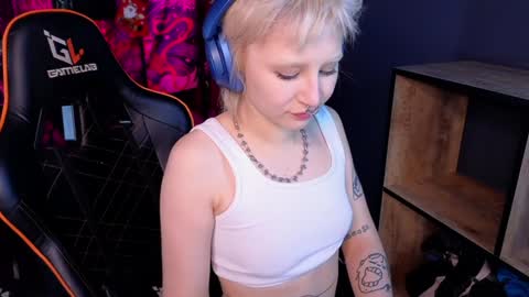 love_pufff online show from January 8, 2025, 6:22 pm