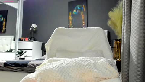 lovelly_sas online show from January 16, 2025, 9:23 pm