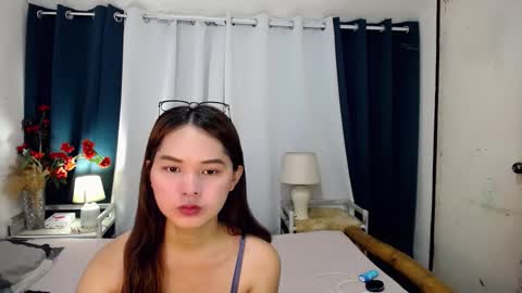 lovely_dianne online show from February 5, 2025, 8:16 am