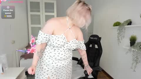 lovely_leilla online show from November 21, 2024, 1:14 pm