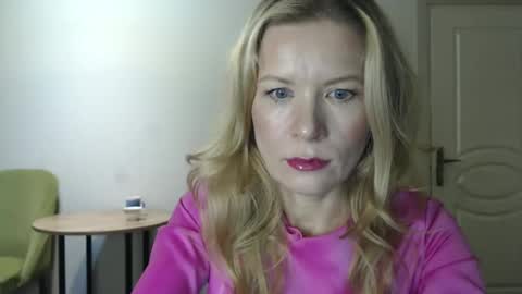 lovelykiki_ online show from January 3, 2025, 9:12 pm