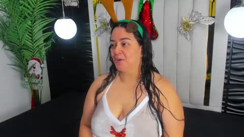 Lucia Vonne online show from December 16, 2024, 11:50 am