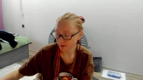 lucky_licky20 online show from November 23, 2024, 4:35 am