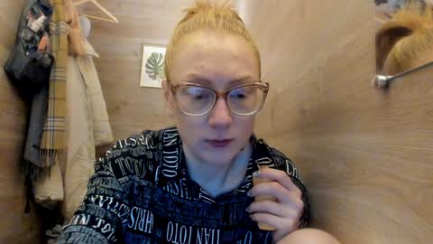 lucky_licky20 online show from December 15, 2024, 4:10 am