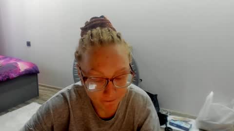 lucky_licky20 online show from November 28, 2024, 4:36 am