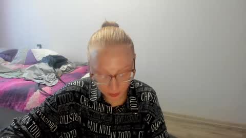 lucky_licky20 online show from December 11, 2024, 3:52 am