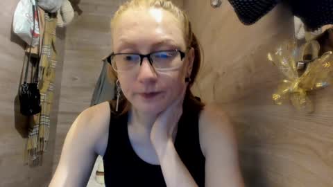 lucky_licky20 online show from December 22, 2024, 3:43 am