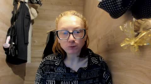 lucky_licky20 online show from January 4, 2025, 4:01 am