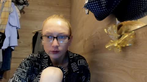 lucky_licky20 online show from December 29, 2024, 4:22 am