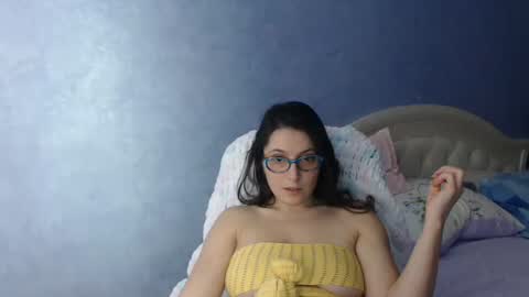 luckylinda23 online show from December 15, 2024, 4:22 pm