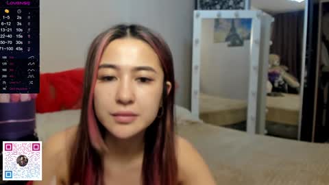 luluu_l online show from December 4, 2024, 2:07 am