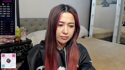 luluu_l online show from November 28, 2024, 11:35 pm