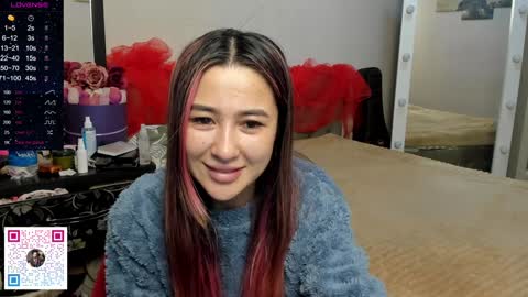 luluu_l online show from December 7, 2024, 1:30 am