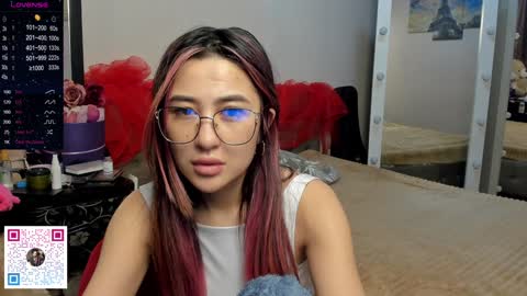 luluu_l online show from December 8, 2024, 12:32 am