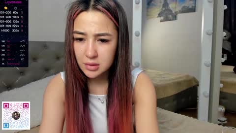 luluu_l online show from November 27, 2024, 1:34 am