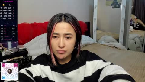 luluu_l online show from December 15, 2024, 6:20 pm