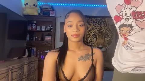 lunaa_11 online show from January 5, 2025, 5:18 am