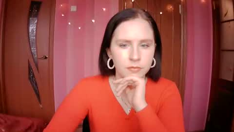 lunamystique_ online show from January 27, 2025, 9:19 am