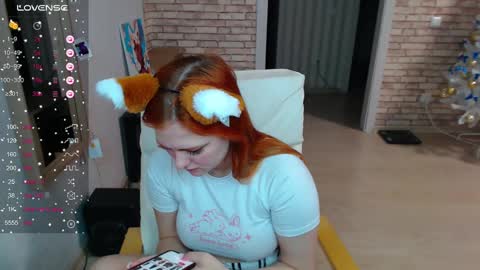 lunna_fox_ online show from December 17, 2024, 2:17 am