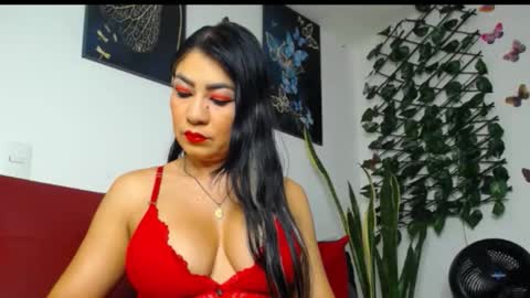 luzcastillo07 online show from November 25, 2024, 4:16 am