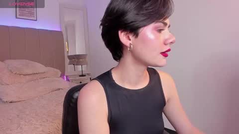 lyn_lebelle online show from December 22, 2024, 3:27 pm