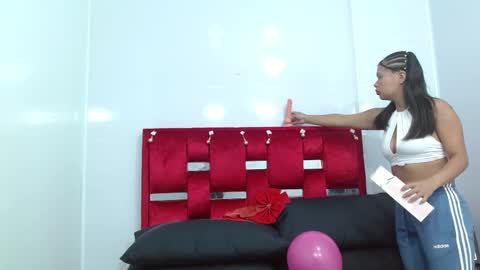 maily_adams online show from December 5, 2024, 12:42 pm