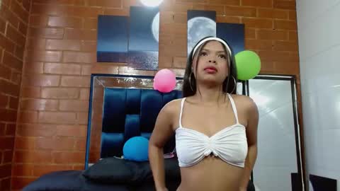 maily_adams online show from November 25, 2024, 1:16 pm