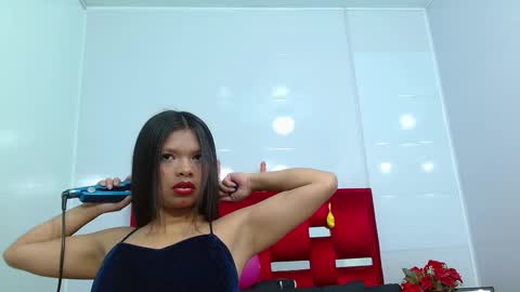 maily_adams online show from December 3, 2024, 12:54 pm