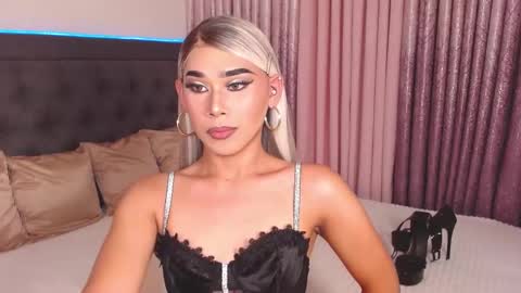 mariposa_smiles online show from November 29, 2024, 12:42 pm