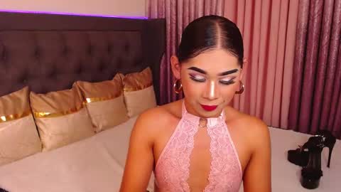 mariposa_smiles online show from December 10, 2024, 1:23 am