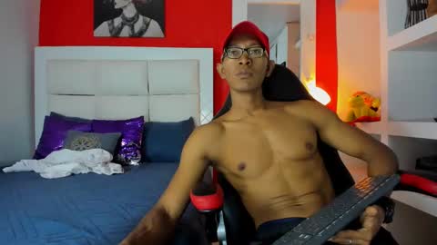 marquezz_23 online show from January 2, 2025, 7:09 pm