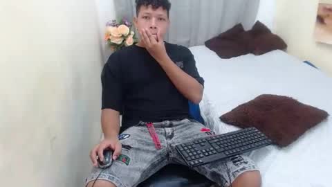 I am mateo hugecock a hot and very perverse latin boy online show from January 9, 2025, 1:01 pm