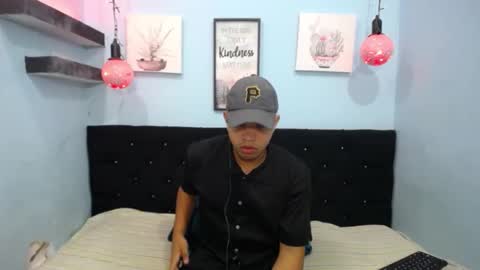 I am mateo hugecock a hot and very perverse latin boy online show from January 21, 2025, 12:43 pm