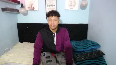 I am mateo hugecock a hot and very perverse latin boy online show from January 19, 2025, 1:05 pm