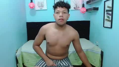 I am mateo hugecock a hot and very perverse latin boy online show from January 10, 2025, 12:59 pm