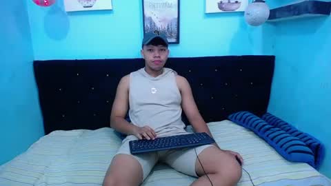 I am mateo hugecock a hot and very perverse latin boy online show from January 22, 2025, 12:56 pm